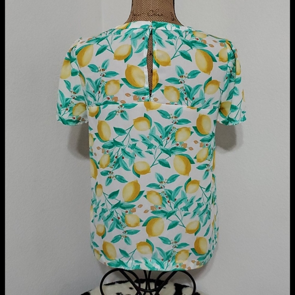 ELLE Lemon print graphics ruffle frontshort sleeve Small EUC travel fruity - Picture 7 of 7